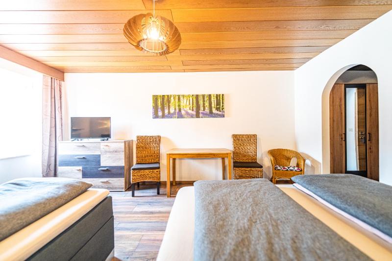 Quadruple Room with comfort box-spring bed  image 4