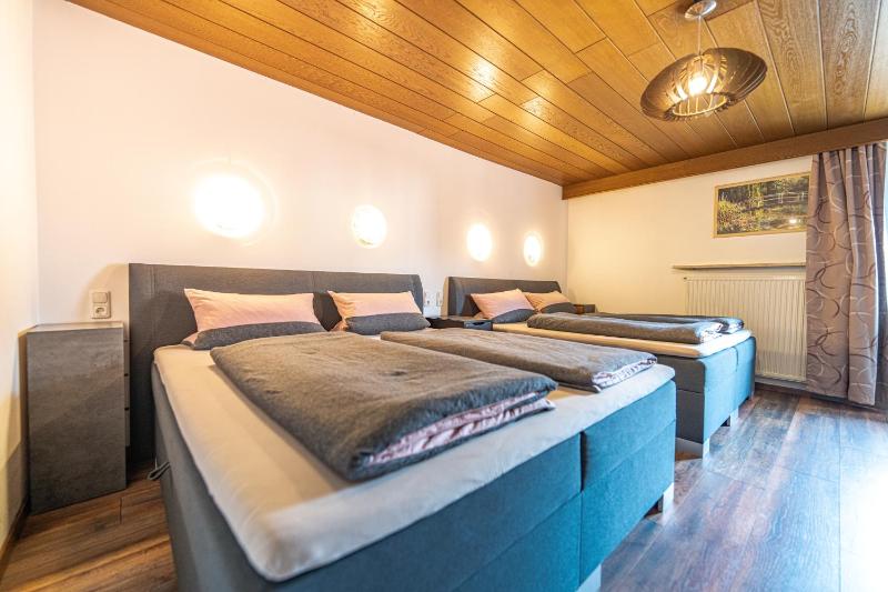 Quadruple Room with comfort box-spring bed  image 2