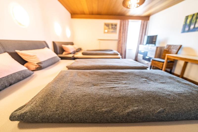 Quadruple Room with comfort box-spring bed  image 3