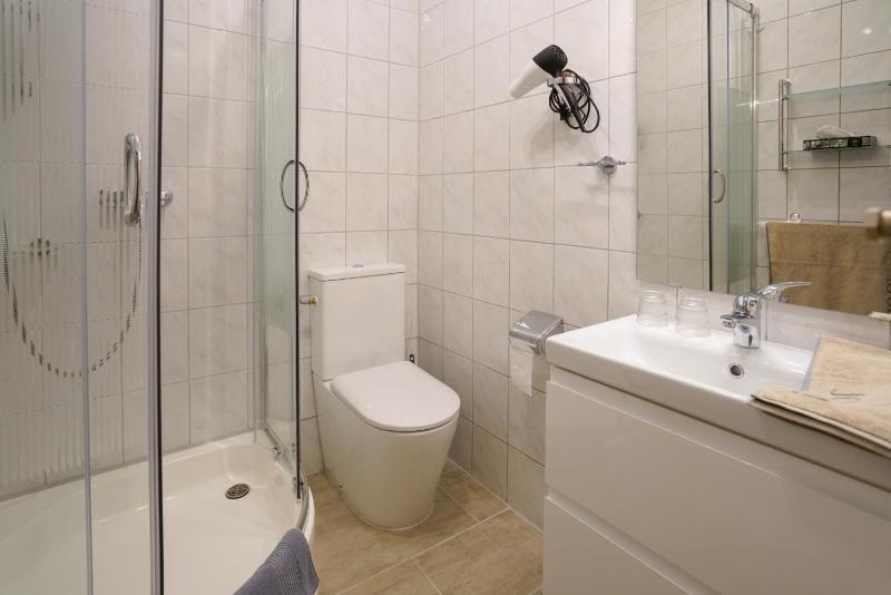 Double Room image 4