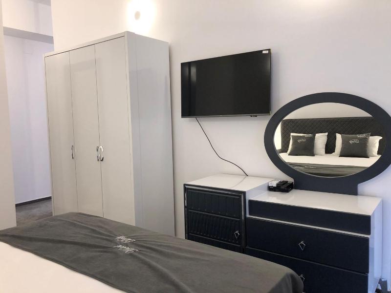 Apartment with Pool View  image 4