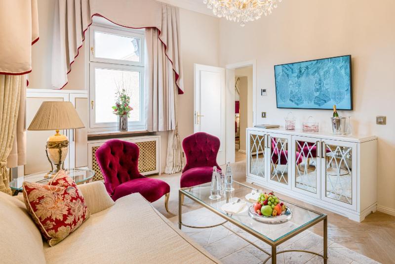 Junior Suite image 1