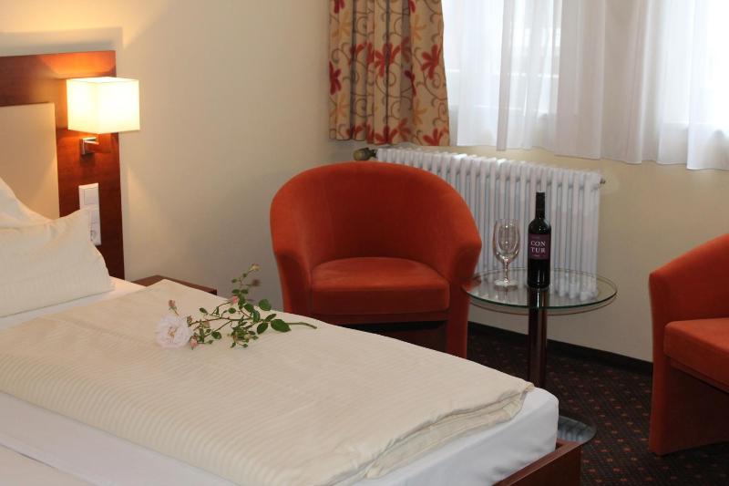 Double Room image 2