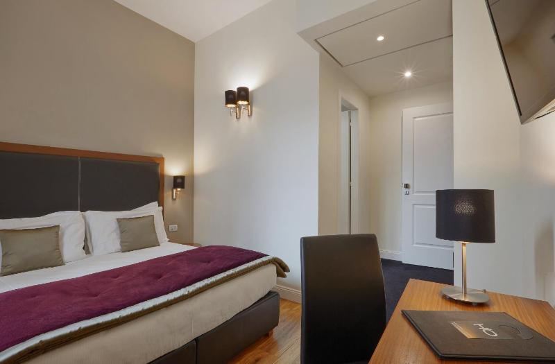 Classic Double Room image 3