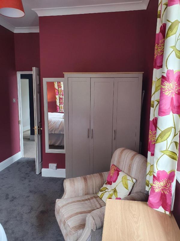 Small Double Room image 3