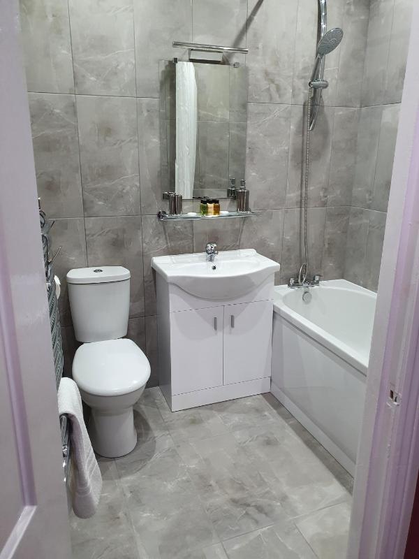 Small Double Room image 2