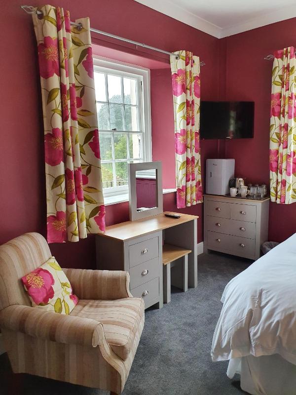 Small Double Room image 4