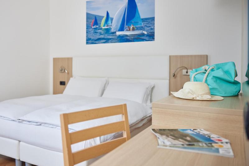 Double Room with Balcony and Lake View image 1
