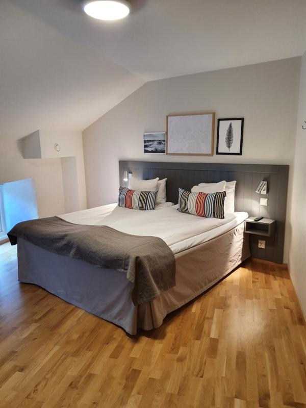 Family Room image 1