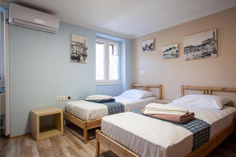 Bunk Bed in Mixed Dormitory Room image 2