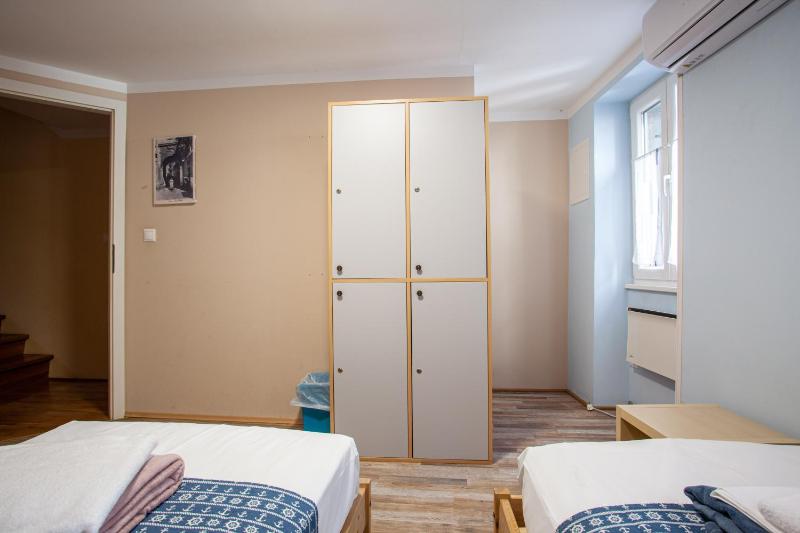 Bunk Bed in Mixed Dormitory Room image 4