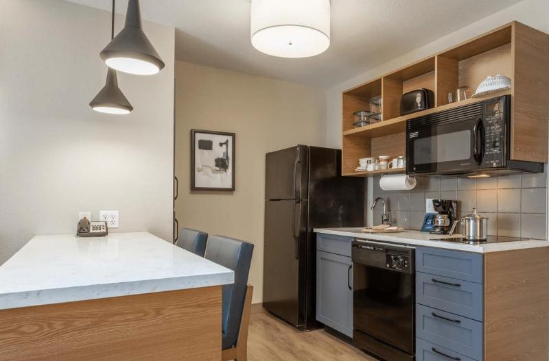 One-Bedroom Suite image 2