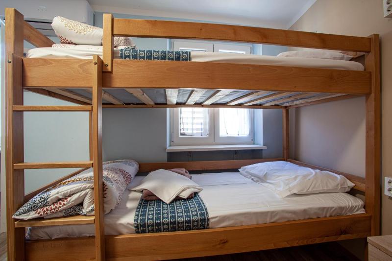Bed in 4-Bed Mixed Dormitory Room image 3