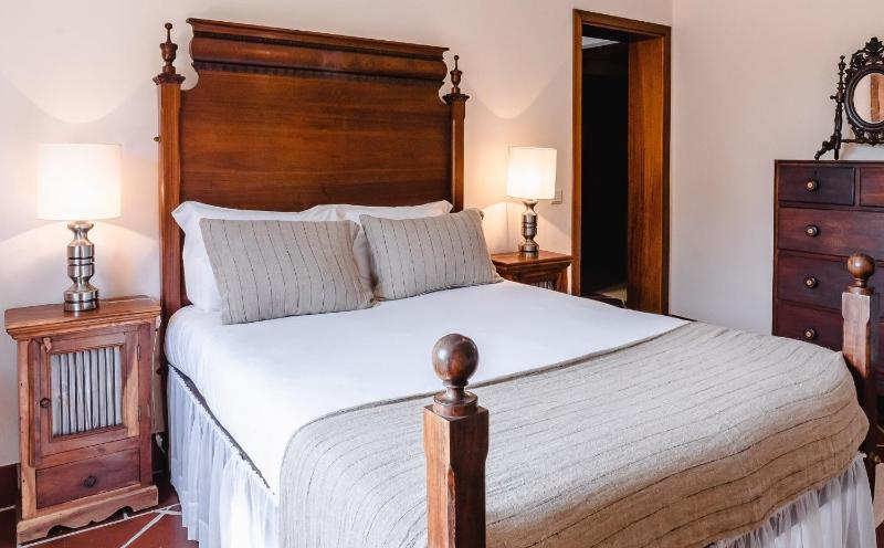 Double or Twin Room image 4