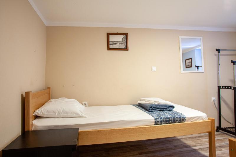 Twin Room with Shared Bathroom image 2