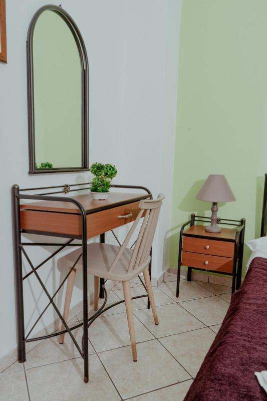 Budget Double Room image 3