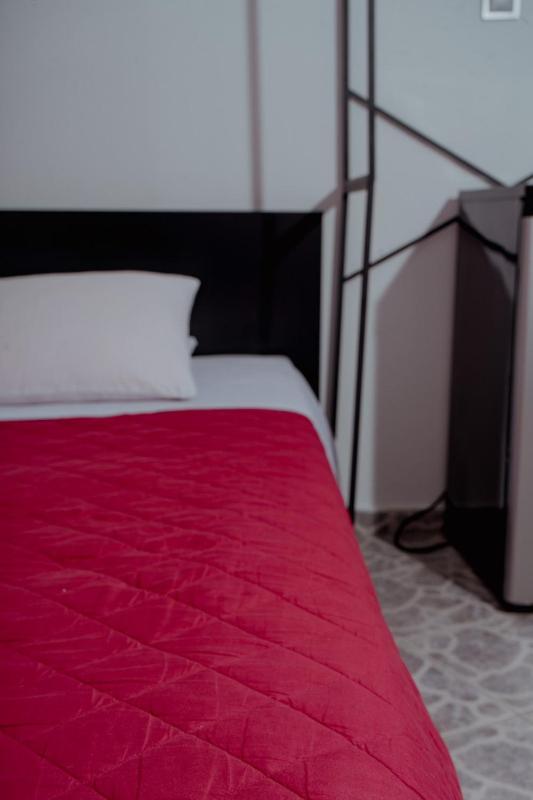 Standard Single Room image 4