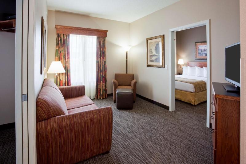 Deluxe Queen Suite image 1