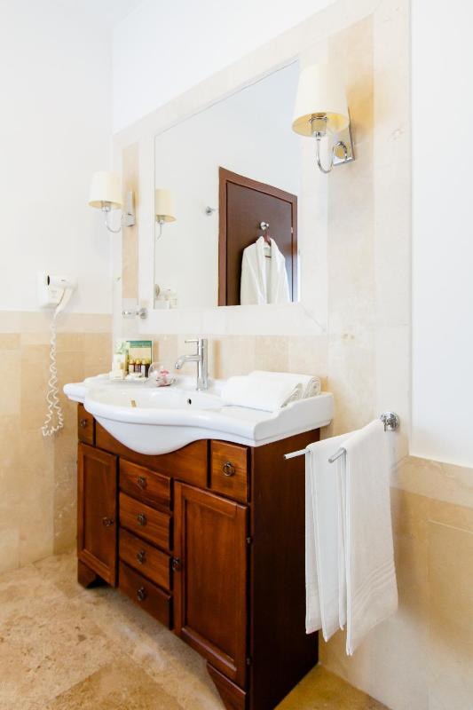 Standard Twin Room image 2