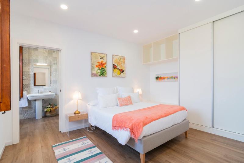 One-Bedroom Apartment with Mountain View image 3