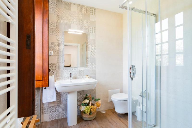 One-Bedroom Apartment with Mountain View image 2