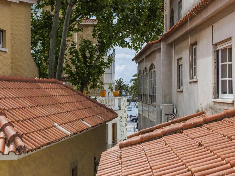 Ribeira Beach Apartment in Cascais - image 1
