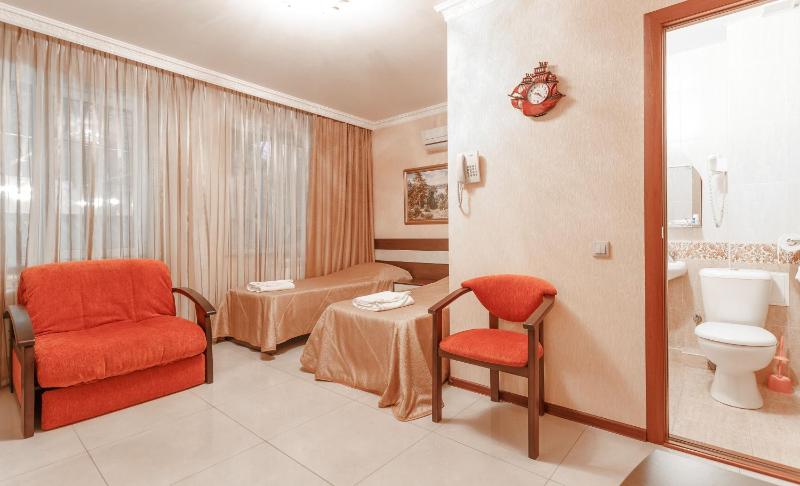 Standard Twin Room image 2