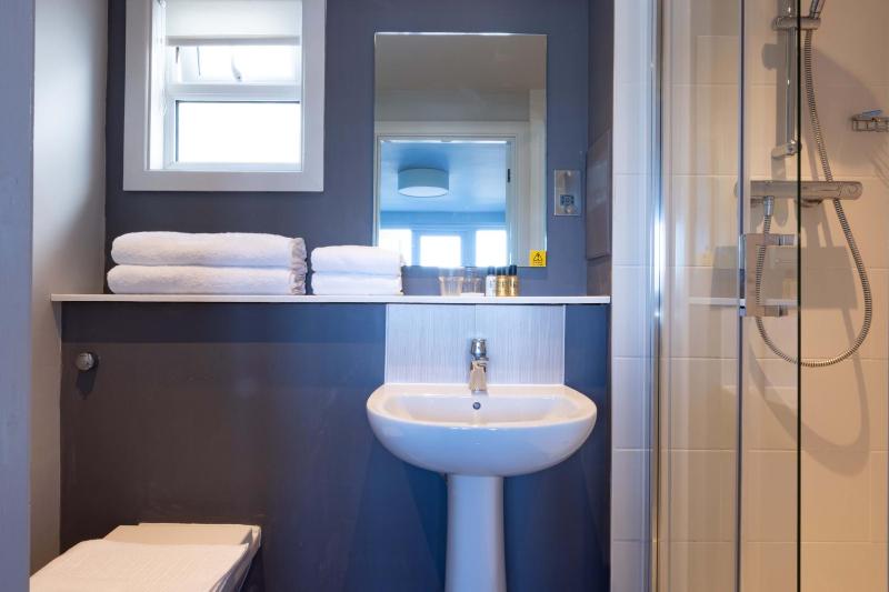 Superior Twin Room with Sea View image 3