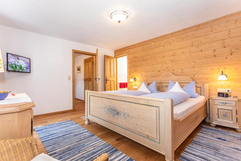 Apartment with Mountain View image 3