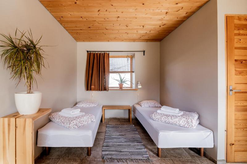 Standard Twin Room image 3