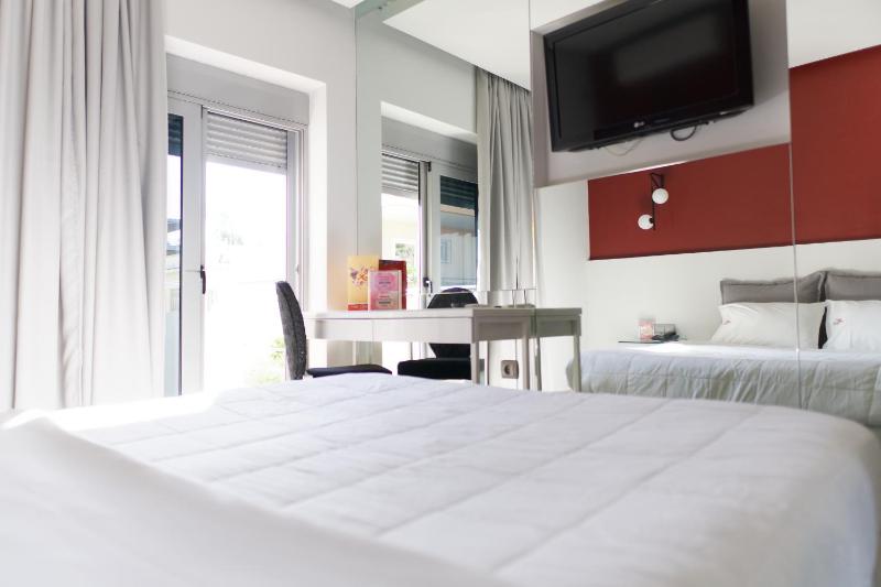 Double Room with Balcony image 1