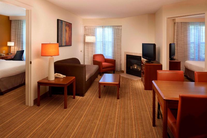 Two Bedroom Suite - Queen Each Room image 1