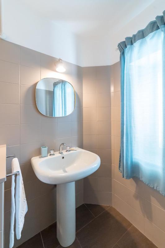 Economy Double or Twin Room image 4