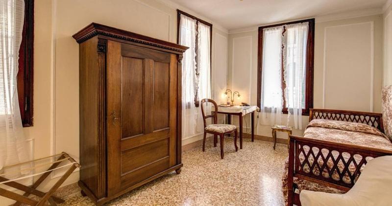 Single Room with Sea View image 1