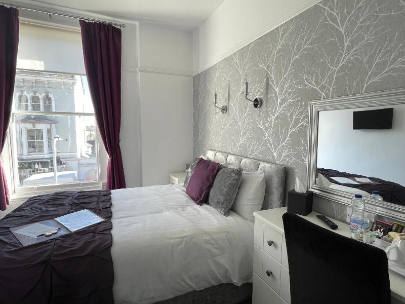 Single Room image 1