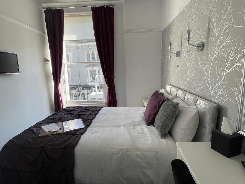 Single Room image 3