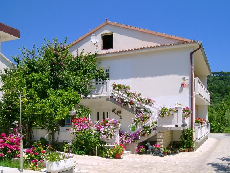 Apartments Rezika - image 1