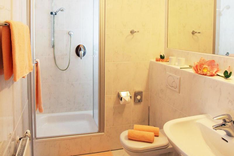 Double Room image 3