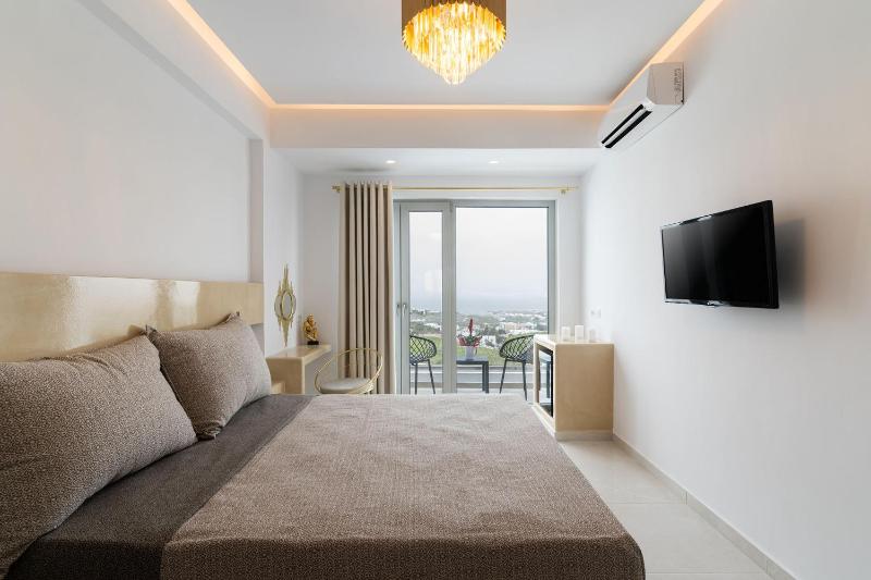 Suite with Balcony image 1