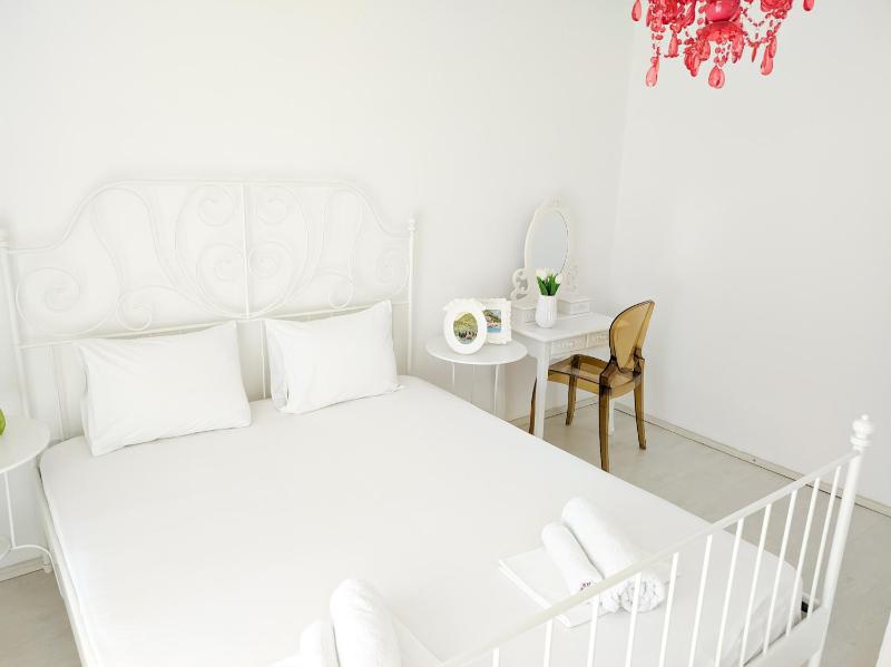 Standard Single Room with Shared Bathroom image 4