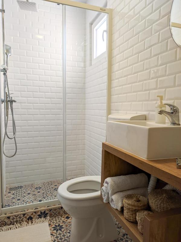 Standard Single Room with Shared Bathroom image 1