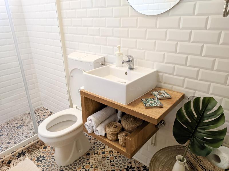 Standard Single Room with Shared Bathroom image 3