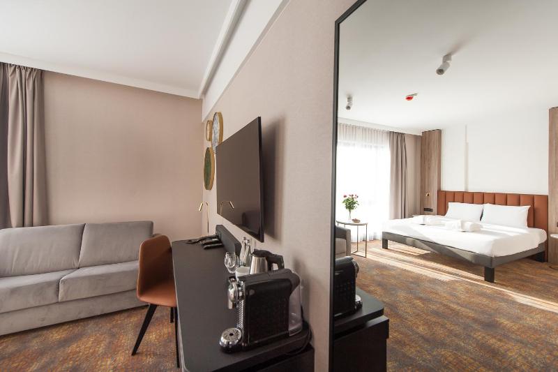 Twin Privilege Room with Sofa Bed image 4