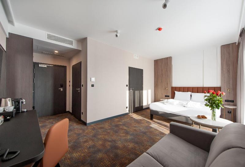 Twin Privilege Room with Sofa Bed image 1