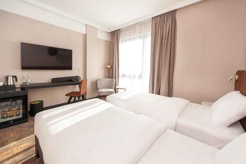Superior Twin Room image 2