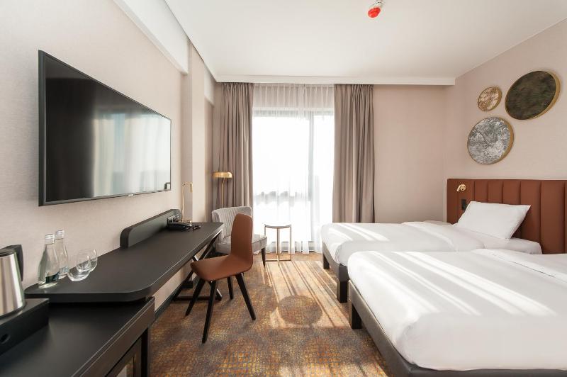 Superior Twin Room image 4