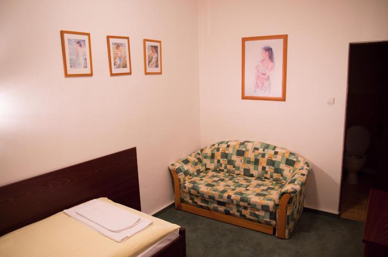 Studio Apartment image 3