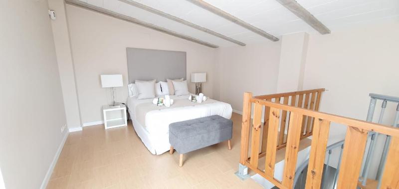 Three-Bedroom Apartment with Terrace (8 Adults) image 2