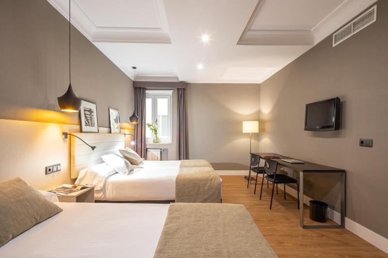 Double Room with Extra Bed image 3