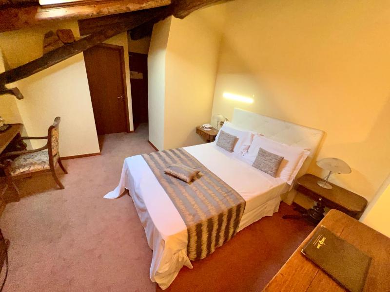 Economy Double or Twin Room image 2